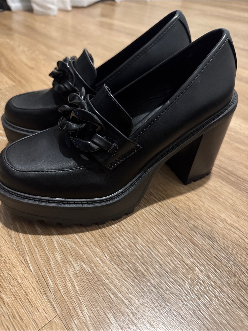 Madden Girl Black Platform Chain Loafer Heels - Women size 8.5